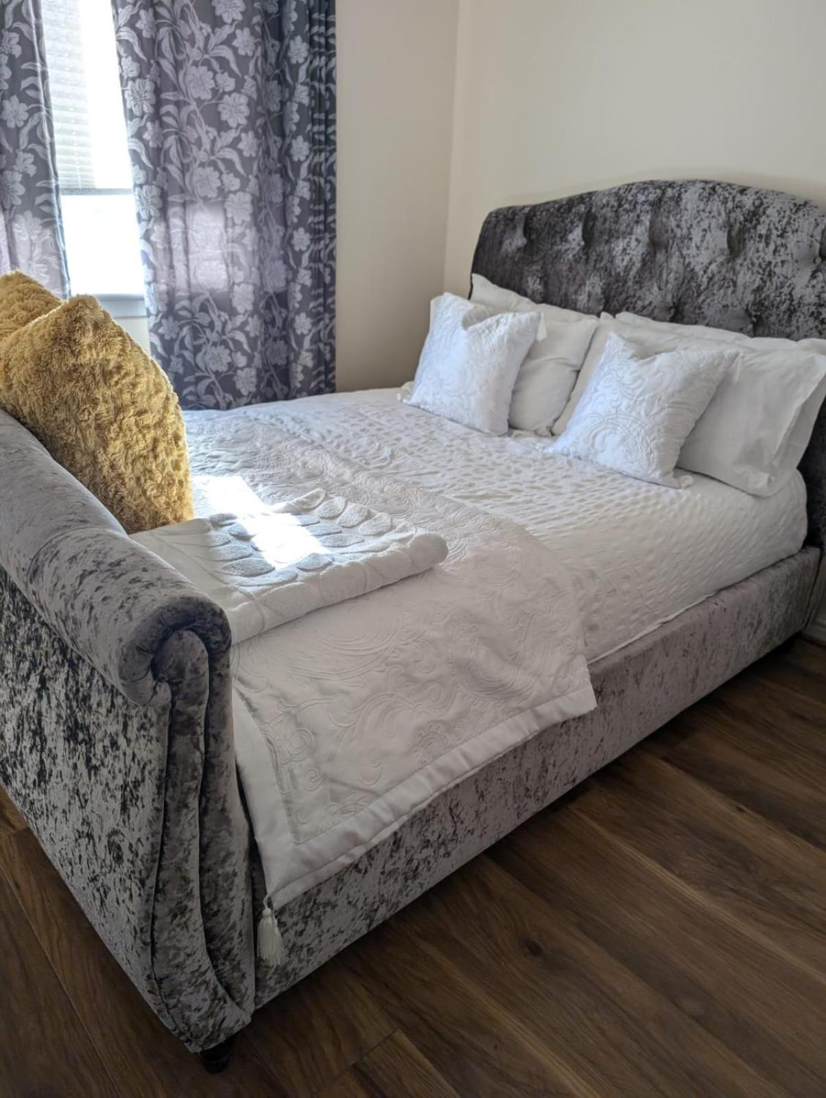 Holytown Homes Ngoại thất bức ảnh